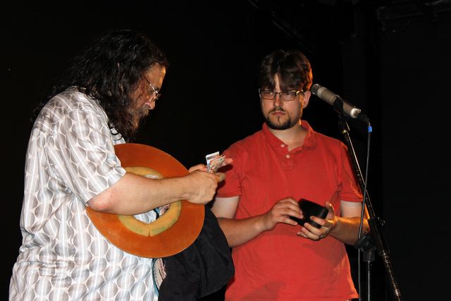 RMS übergibt das adorable, adorable Gnu